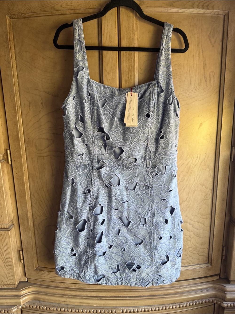 Alice and Olivia 🔥Maryann Embroidered Eyelet Dress Sleeveless Blue Laser cut